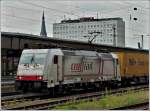 - Bahnhofsambiente - Wie ein Flickenteppich sieht die Crossrail 185 579-0  Adriana  aus, als sie am 26.06.2011 einen Gterzug durch den Hauptbahnhof von Koblenz zieht. (Jeanny)