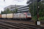 Die 185 602-0 von Crossrail kommt mit einem Containerzug aus Italien und fhrt in Aachen-West aus Richtung Kln bei Sonne und Wolken.