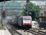 Crosrail - Loks 185 593-1 und 185 590-7 mit Gterzug bei der einfahrt in den Bahnhof Prattelen am 25.05.2012