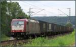 Am 14.Juni 2014 ist die Crossrail 185 600-4 mit einen  Containerzug unterwegs bei Erpel am Rhein.