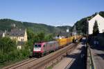 Crossrail 185 601-2 mit einem Containerzug in St. Goar am 03.07.14