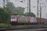 185 597-2 und 185 591-5 fuhrem mit einem Containerzug vom Rhein kommend durch Köln Gremberg.


Köln Gremberg 04.06.2016