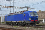 Siemens Vectron 193 490-0 durchfährt den Bahnhof Pratteln.