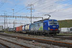 Siemens Vectron 193 497-5 durchfährt den Bahnhof Pratteln.