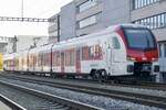 Der neue Flirt 4 Evo RABe 533 701 der für RegionAlps ist am 11.11.24 beim Bahnhof Gümligen.