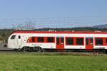 Detailblick auf den Vorderteil des RABe 533 701 für RegionAlps der am 11.11.24 auf Testfahrten ist bei Kiesen.