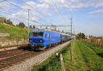 Die Re 456 111 der SSG fährt mit ihrem Sonderzug durch Auvernier Richtung Yverdon. Der Zug machte eine Rundfahrt von Frauenfeld via Olten nach Neuchâtel und dann zurück nach Frauenfeld via Murten.