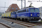 Widmer Rail Services AG (WRS).
Holzzug mit der Ae 1042 007, ehemals ÖBB und der geschleppten Re 421 373, ehemals SBB in Huttwil am 25. Mai 2021.
Fotostandort Strasse, Bildausschnitt Fotoshop.
Foto: Walter Ruetsch