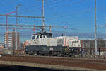 Aem 940 005-2  Patricia  von Sersa durchfährt am 16.12.2024 solo den Bahnhof Muttenz.