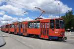 Serbien / Straßenbahn Belgrad / Tram Beograd: Tatra KT4M-YUB - Wagen 2415 sowie Tatra KT4M-YUB - Wagen 2416 der GSP Belgrad, aufgenommen im Juni 2018 in der Nähe der Haltestelle  Ekonomski fakultet  in Belgrad.