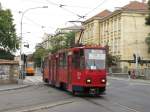 KT4YU 235 in der Cara Dusana in der Nhe der Endstelle Kalamegdan/Beko.Beachtenswert ist auch,wie das fehlende Sonnenrollo der Windschutzscheibe durch aufgeklebtes Zeitungspapier ersetzt wurde.(13.09.2012)