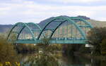 Die neue Brücke über die  Waag (slowakisch Váh, ungarisch Vág, polnisch Wag) dem längsten Fluss der Slowakei sowie nach Donau und Theiß der längste Fluss des Karpatenbeckens bei Puchov.
Die Modernisierung der Bahnstrecke Púchov – Povážská Teplá (Považská Bystrica, Slowakei)
ist die grösste Investition in der Geschichte der unabhängigen slowakischen Eisenbahnen.
Die Fertigstellung hatte sich etwas verzögert, aber seit 2021 ist das Bauwerk befahrbar.
Strecke Bratislava - Zilina. Teleblick vom Puchover Ufer.08.10.2024  15:50 Uhr.