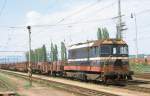 Diesellok 721022 fhrt am 2.5.2003 mit einem Gterzug im Osten der Slowakei  durch den Bahnhof Michalany.