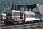 721 022-2 schiebt Reisezugwagen durch die Waschanlage in Zolen. (07.06.2014)