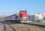 736 105-8 mit Regionalzug Os 5004 Prievidza/Priwitz (14:25) – Topoľčany/Topoltschan – Nitra/Neutra – Nov Zmky/Neuhusel (113 km), Streckenabschnitt Partiznske –