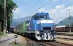 Am 19.5.2004 wartet mein Os 3605 mit der modernisierten Zuglok 736004  im Bahnhof Vrutky auf die Abfahrt nach Banska Bystrica.