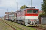 750 365-9 vor Einsatz als Regionalzug Os 5080 Topoľčany (14:38) – Luianky – Nitra/Neutra – urany – Nov Zmky/Neuhusel (16:37) auf der mittleren und sdlichen