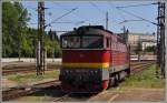 750 300-6 übernimmt in Zvolen den Schnellzug nach Kosice.