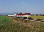 Die 751 084, die 751 035 und die 751 192 mit einem Silozug am 20.09.2018 unterwegs bei Malý Čepčín.