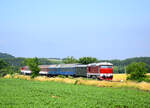 Die T478 1201 (751 201) mit einem Slowakei-Rundfahrt Sonderzug bei Čakajovce.