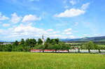 Die 751 128 + 047 + 084 mit dem Pn55721  Ekocell Express  auf dem Weg in Richtung Handlová.