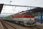 754 005-7 vor Abfahrt mit Regionalzug Os 7335 Bansk Bystrica/Neusohl (17:28) – Zvolen os.