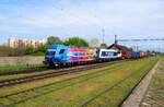 Doppel ER20 Traktion in der Slowakei. Die 761 102 und 761 002 sind mit einem Metrans Containerzug bei der Ausfahrt aus Komárno in Richtung Ungarn. 
Komárno, 06.04.2024. 