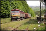 Am 12.5.2019 wird im Endbahnhof Dobsina der Güterzug nach Plesivec abgefertigt. Zuglok ist die Bardotka der ZSSR Cargo 751076-1.