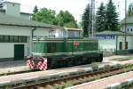 Aus dem Zug heraus fotografierte ich bei Vorbeifahrt am 10.6.2004 im Bahnhof 
Liptovska Tepla die CKD Klein Lok 710002.