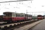 810 352-5 und 011 647-5 mit Os 8319 Poprad Tatry-Plaveč auf Bahnhof Poprad Tatry am 1-8-2005. Bild und scan: Date Jan de Vries.