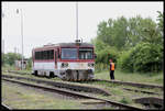 Auf dem Weg nach Nove Zamky ist der 812008-5 als Zug 5882 am 16.5.2019 um 14.42 Uhr im Kreuzungsbahnhof Mana angekommen.