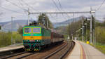 24. April 2019 in Strecno: 163 107-6 mit einem Schnellzug aus Zilina (vermutlich).