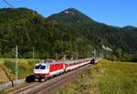 Die 350 006 ist unterwegs mit dem IC 522 kurz vor Švošov.
21.09.2024.