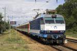 350 006 zieht den Jaroslav Hasek EC nach Budapest. Hier passiert der Zug den Bahnhof Gd.
