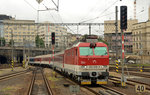 350 018 der ZSSK erreicht mit dem Wagenpark des EC 221 aus der Abstellanlage Praha-Vrsovice kommend den Prager Hbf.