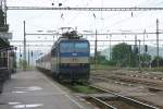 IC nach Kosice braust mit 362014 am 1.6.2005 auf Gleis durch Trencianska Tepla, 
so dass ich mich nach dem Foto schnell abdrehen musste.