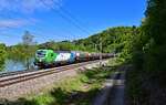 383 111 mit einem Kesselzug am 26.04.2024 bei Ingling.