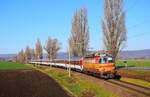 Die 240 120-er Laminátka ist auf dem Weg von Kozározve nach Bratislava hl.