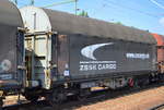 Slowakischer Drehgestell-Flachwagen mit Schiebeplane für Coil-Transporte der ZSSK CARGO mit der Nr. 31 TEN 56 SK-ZSSKC 4668 250-2 Shimmns am 26.06.18 Bf. Flughafen Berlin-Schönefeld.