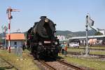 Malerisch flankiert von einem altösterreichischem Hauptsignal und einem Wasserkran der Bauart Spitzner steht die CSD 555 3008 am 17.Juni 2018 beim  RENDEZ 2018  im ZSR Museum Bratislava Vychod.