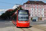 Tw.7406 konnte sich kurz vor der Haltestelle Trnavske Myto gerade noch vor einer Fotowolke in Sicherheit bringen.