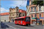 Gelenktram 7108 der Linie 9 nach Karlova Ves vor der Trinitaria Kirche in Brratislava. (01.06.2014)