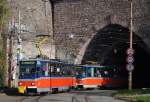 T6A5 7911 + 7912, die erst vor kurzem einen Anstrich im  Retrolook  erhielten, bei der südlichen Ausfahrt des Tunnels des Burgbergs. (06.11.2015)