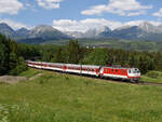 Vor der beeindruckenden Kulisse der hohen Tatra in Strba konnte ich am Nachmittag des 24 Juni 2022 den R 605  Tatran , gezogen von der 350 015 bildlich festhalten.