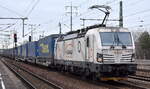 LOKORAIL, a.s., Bratislava [SK]  mit der  383 212-8  [NVR-Nummer: 91 56 6383 212-8 SK-SPAP] und KLV-Zug Richtung Rostock Seehafen am 22.02.23 Durchfahrt Bahnhof Flughafen BER Terminal 5