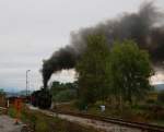 Auch in Slowenien wo der Dampflokbetrieb stärker als bei uns gegenwärtig ist , staunt so mancher Anrainer über die dampfenden Kollosse. 25.026 am 24.09.2015