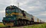 S 664-108 zieht Containerzug nahe Cirkovce Richtung Hafen Koper. /22.6.2012