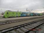 Diese Triebwagengarnitur der Baureihe 713, welche am 9.12.2011 auf dem Bahnhof der slowenischen Hauptstadt Ljubljana auf ihren nchsten Einsatz wartete, wirbt fr die Ortschaften und