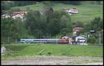Am Stadtrand von Lazko nahe der Kirche Maria Gradec ist hier am 14.5.2017 die slowenische 34225 mit ihrem Schnellzug nach Lubljana unterwegs.