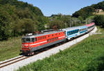 Am 09.09.2020 war der EC 151  Emona  auf dem Streckenabschnitt von Spielfeld-Straß nach Ljubljana mit der 342 014 bespannt und wurde von mir in Strihovec fotografiert.